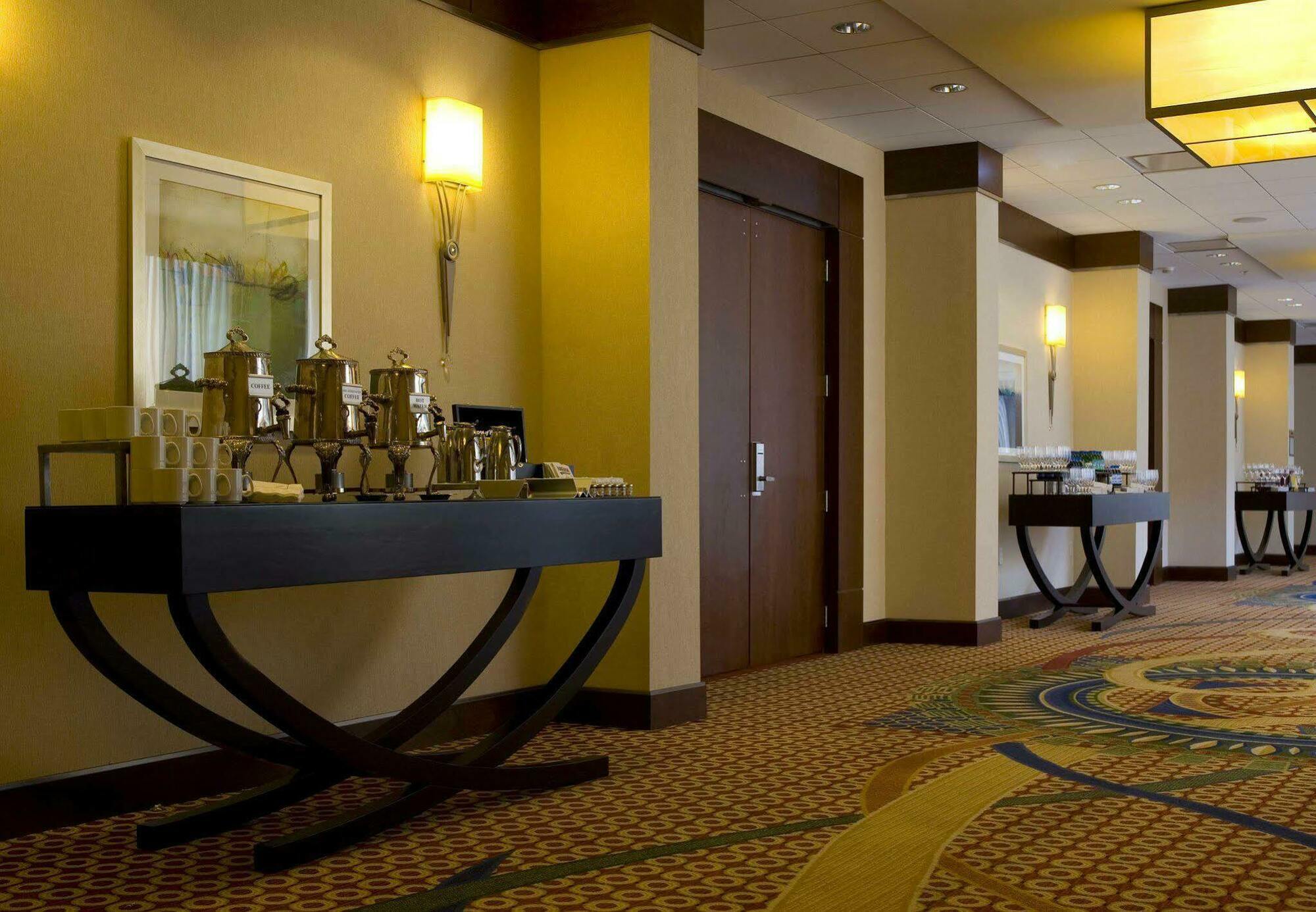 Key Bridge Marriott Hotel Arlington Interior photo